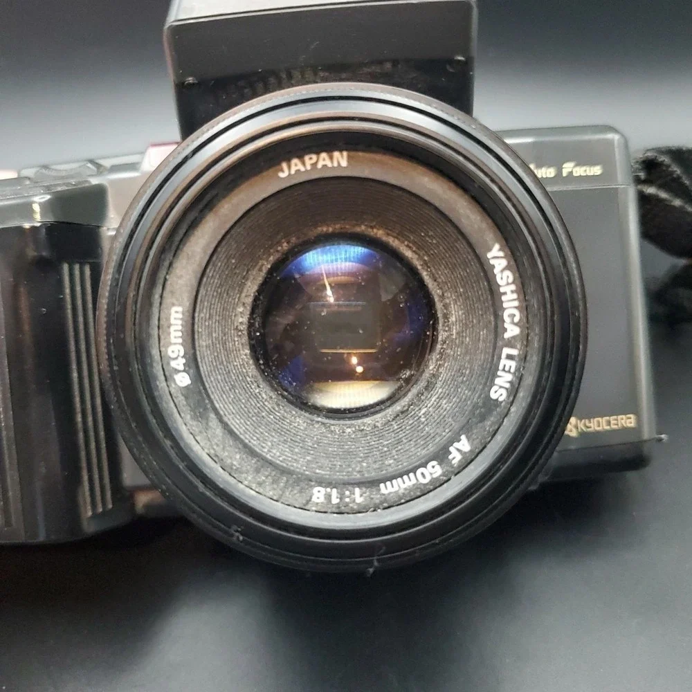 Yashica Kyocera 230-AF 35mm SLR Film Camera 35-70mm JAPAN 2821720 FOR PARTS